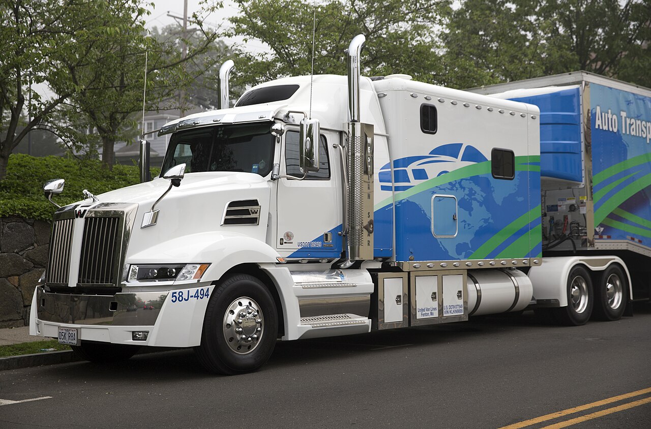 Enclosed car transporter for luxury and new cars