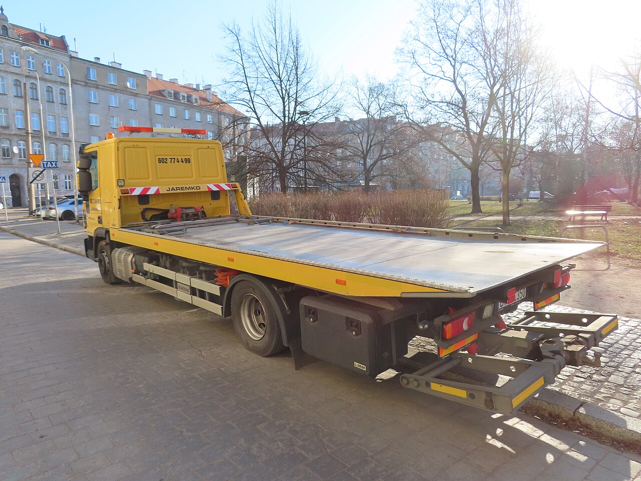 Flatbed tow truck: Apo, Garki and Lokogoma