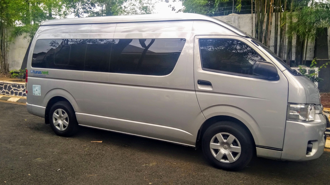 Toyota HiAce 2019 14-seater bus (daily hire)